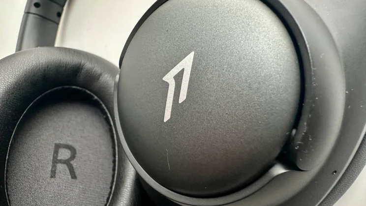 Close-up of the earcups of the 1MORE SonoFlow SE HQ31 over-ear headphones