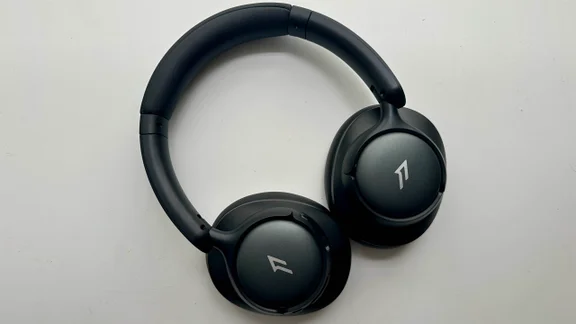 The 1MORE SonoFlow SE HQ31 over-ear headphones laid flat on a white table
