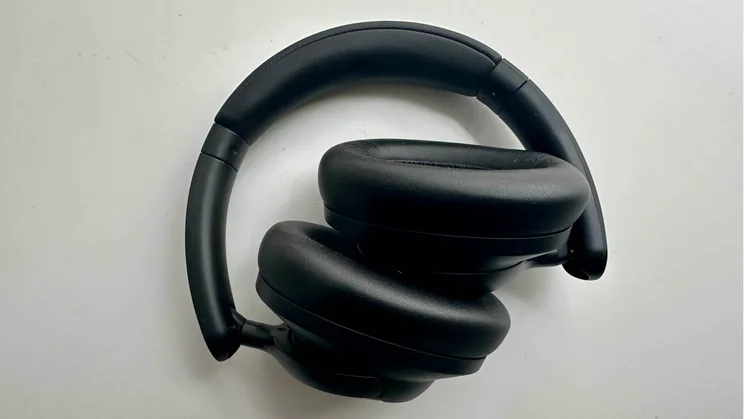 The 1MORE SonoFlow SE HQ31 over-ear headphones folded up on a white table
