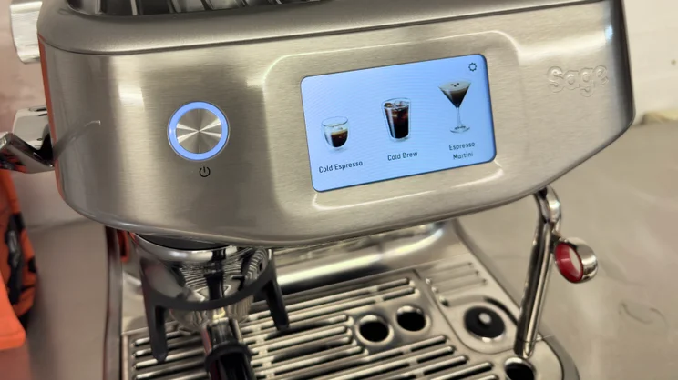 The Sage Barista Touch Impress' touchscreen, showing the cold brew coffee option