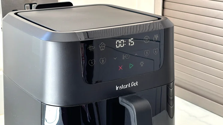 The display of the Instant Pot Vortex Compact 5L air fryer
