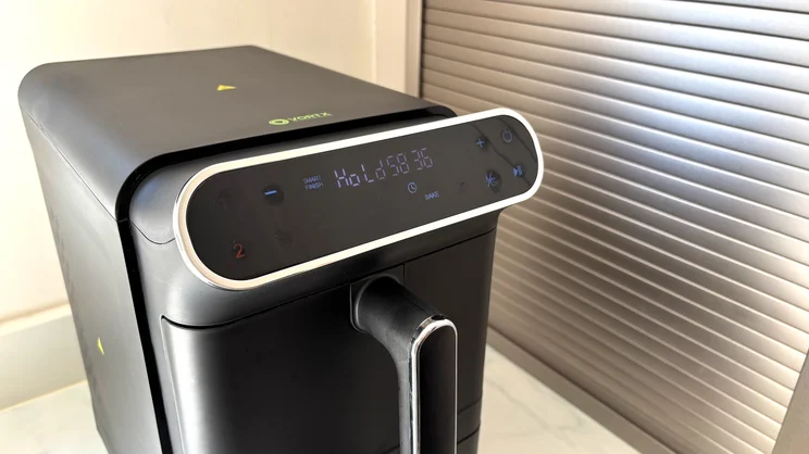 The display of the Tower Vortx 11 Litre Dual Layer air fryer