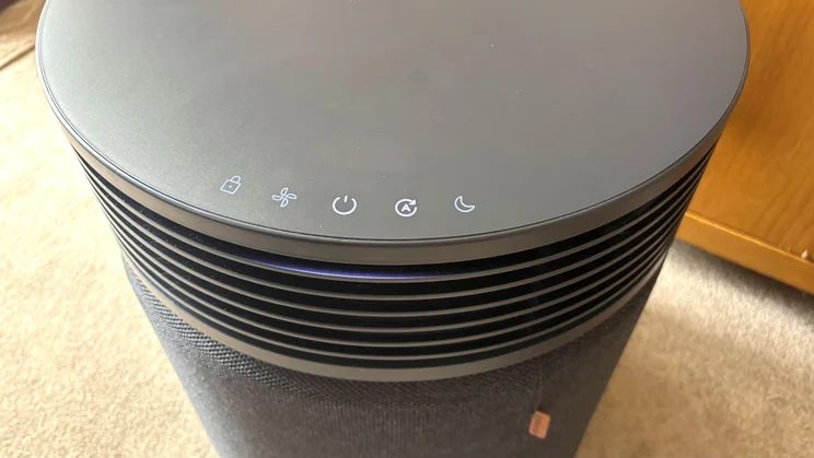 A closeup of the Blueair Signature air purifier's display