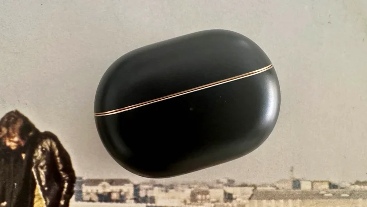 Front view of the the Huawei FreeBuds 4 Pro wireless earbuds' charging case with the lid closed
