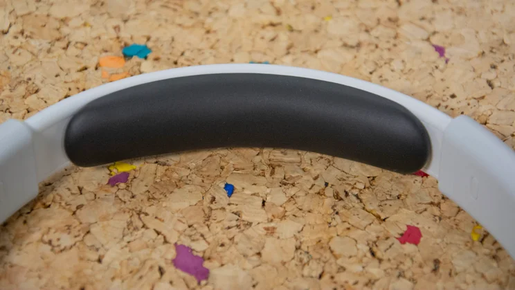 Close-up of the headband of the Nothing Headphone (1)