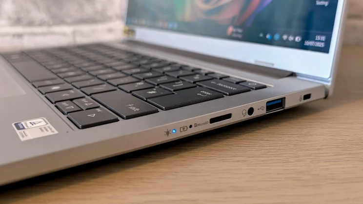 A close up of the right edge of the Acer Aspire AI 14