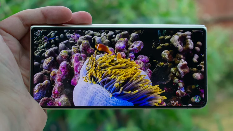 Honor Magic V5 in hand, with a video on the cover display