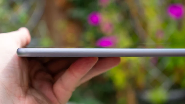 Huawei MatePad 11.5 (2025) in hand, side view