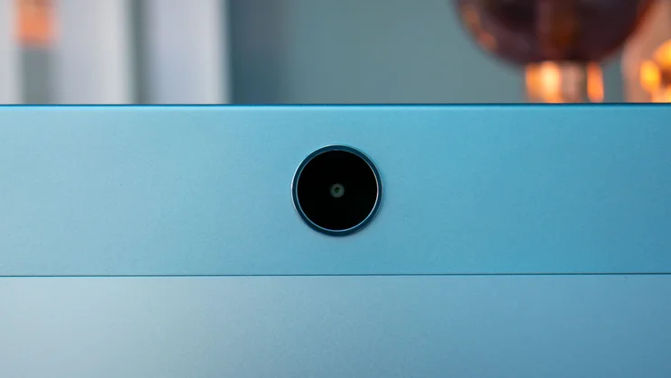 OnePlus Pad Lite in hand, close up of the rear camera