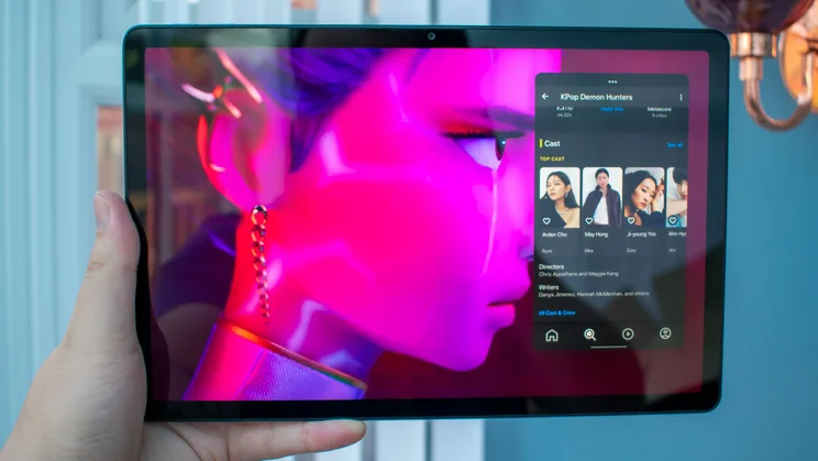 OnePlus Pad Lite in hand, displaying showing the floating window feature
