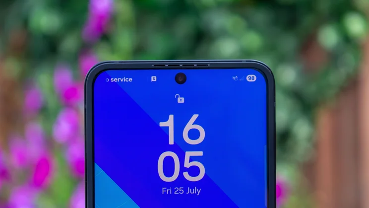 Close up of the Galaxy Z Flip 7 FE's selfie camera