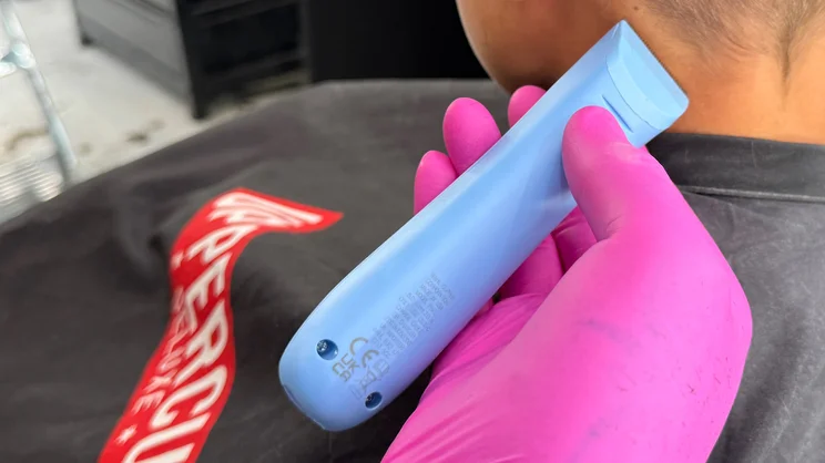 The Wahl Peanut Li cordless trimmer being used to trim hair at the back of the neck