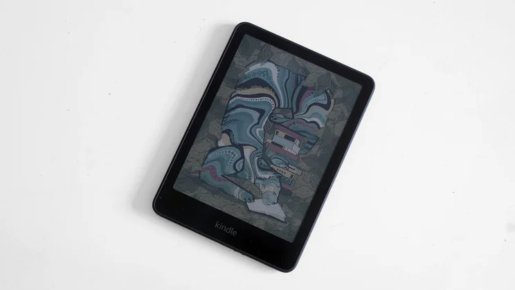 The Amazon Kindle Colorsoft from the front against a white background