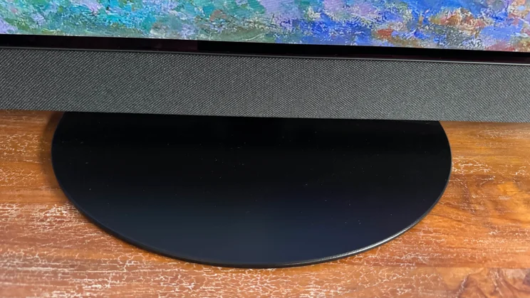 Front view of the swivel stand of the Panasonic Z95B