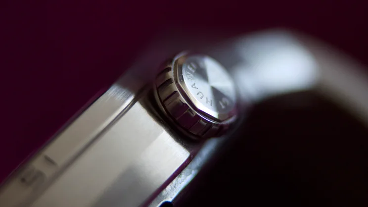 A close up of the Huawei Watch 6 Pro's crown