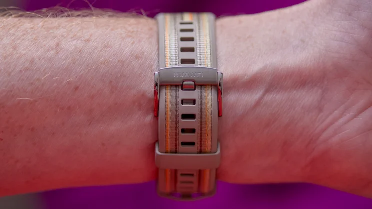 Close up of the Huawei Watch 6 Pro's wrist band buckle