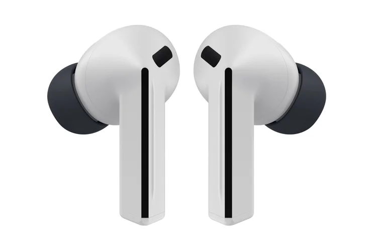 Samsung Galaxy Buds3 FE in white