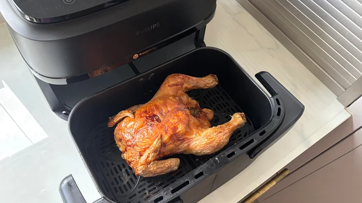 A cooked chicken inside the drawer of the Philips 1000 Series air fryer