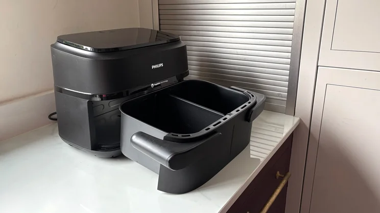 The Philips 1000 Series air fryer on a kitchen worktop, with drawer out