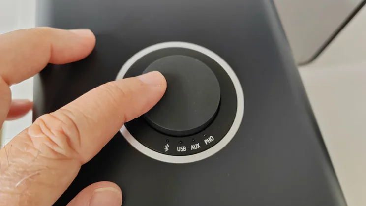 A close up of the Ruark MR1 Mk3 speakers' control dial