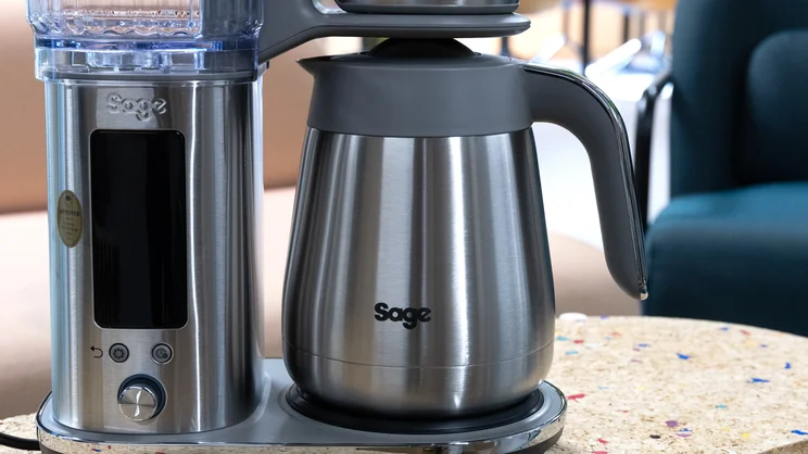 The thermal carafe inserted in the Sage Luxe Brewer filter coffee machine