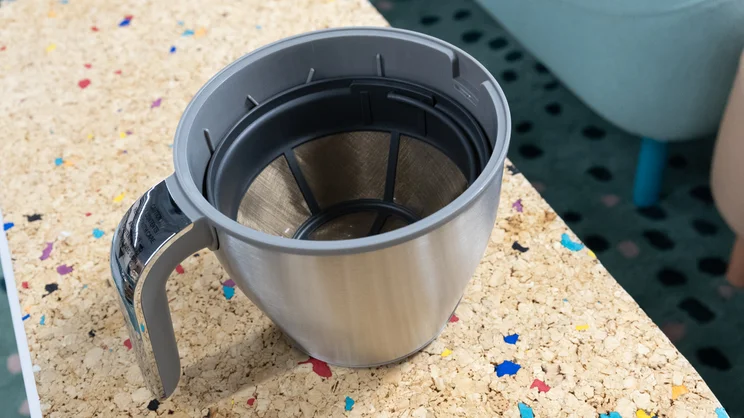 Sage Luxe Brewer filter coffee machine's filter basket with mesh filter inserted
