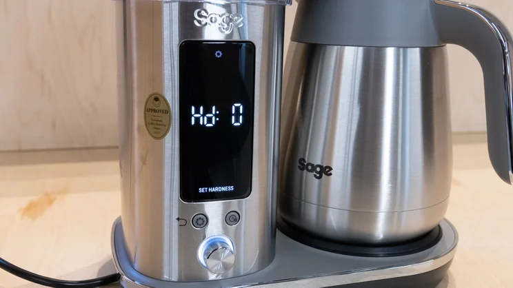 The display of the Sage Luxe Brewer filter coffee machine showing water hardness setup