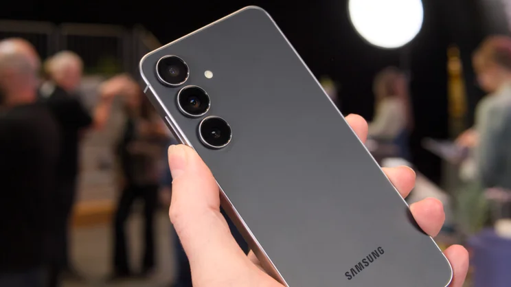 The rear of the Samsung Galaxy S25 FE showing the camera lenses in close up