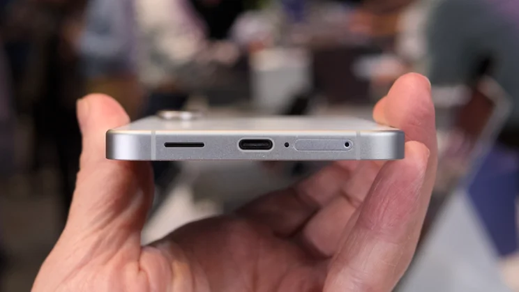 The bottom edge of the Samsung Galaxy S25 FE