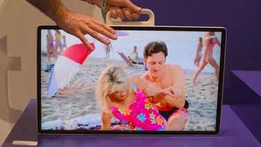 The Samsung Movingstyle TV complete with carry handle