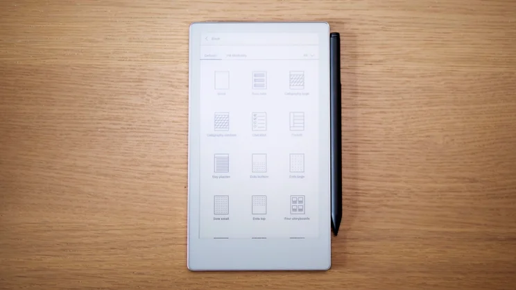 The front of the Remarkable Paper Pro Move with templates shown onscreen
