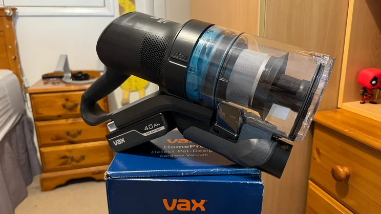 The body of the VAX HomePro Detect Pet-Design vacuum cleaner on top of its box