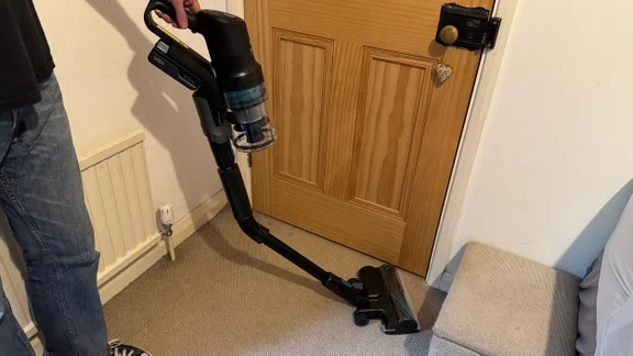 The VAX HomePro Detect Pet-Design vacuum cleaner with reverse elbow