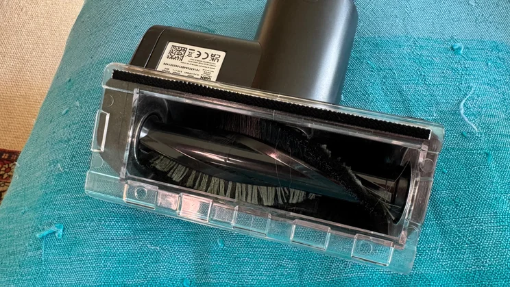 The underside of the VAX HomePro Detect Pet-Design vacuum cleaner's motoriserd pet attachment