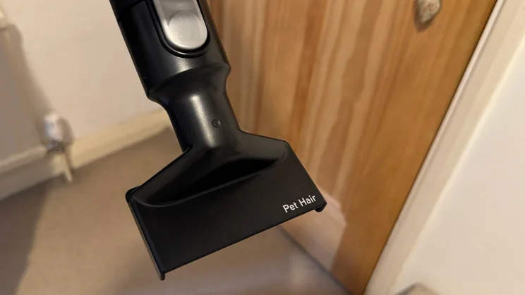 A closeup of the VAX HomePro Detect Pet-Design vacuum cleaner's pet hair attachment