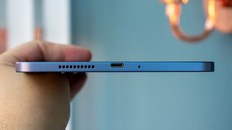 Xiaomi Pad Mini in hand, showing charging port