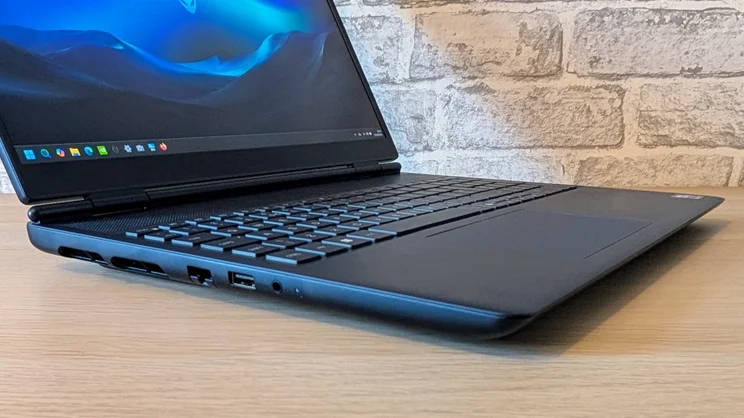 Alienware 16X Aurora - open, pictured from the left edge