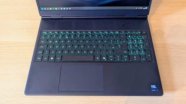 Alienware 16X Aurora - keyboard, pictured from above