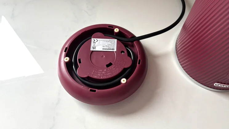 The underside of the Daewoo Cascade kettle's base