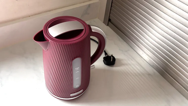The Daewoo Cascade kettle from above