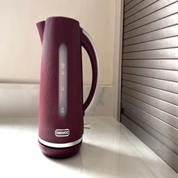 The Daewoo Cascade kettle on a kitchen worktop