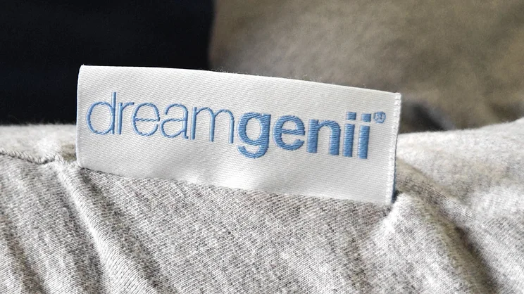A closeup of the Dreamgenii pregnancy pillow's label