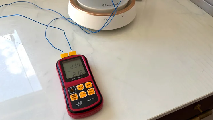 A thermometer measuring the internal and external temperature of the Russell Hobbs Calm Kettle