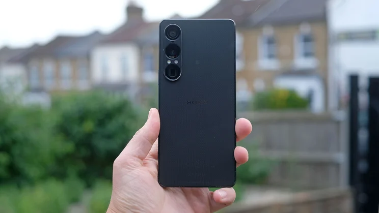 Sony Xperia 1 VII in hand, rear view