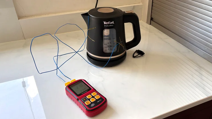 A thermometer with two probes are attached to the The Tefal Includeo Kettle, to measure its internal and external temperatures while boiling