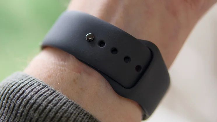 The Apple Watch Series 11 clasp on the black elastomer Sport Band