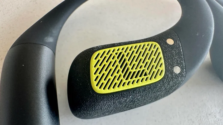 Close-up shot of the Left marking on the inside of the left earpiece of the JBL Endurance Zone open-ear headphones