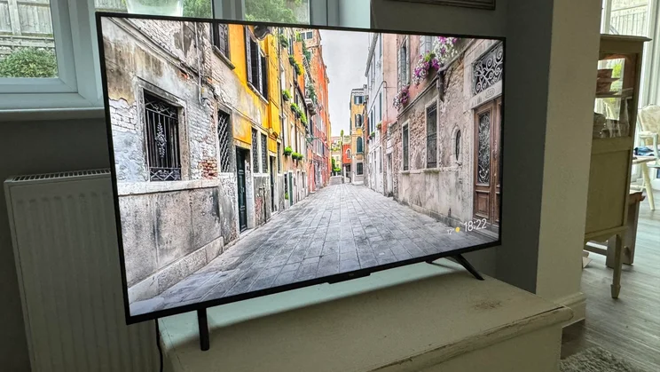 View of the TCL P7K QLED TV from the left-hand side displaying an empty street