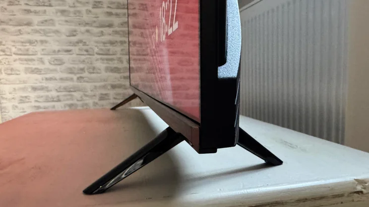 Side view of the TCL P7K QLED TV showing how its feet stand is positioned