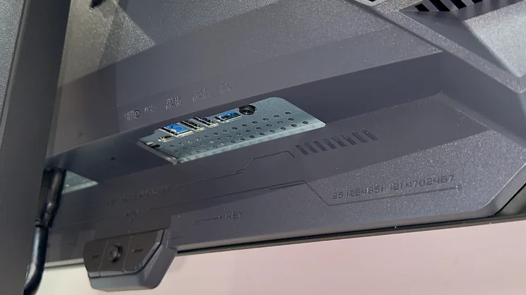 The Asus ROG Strix XG32UCW's ports